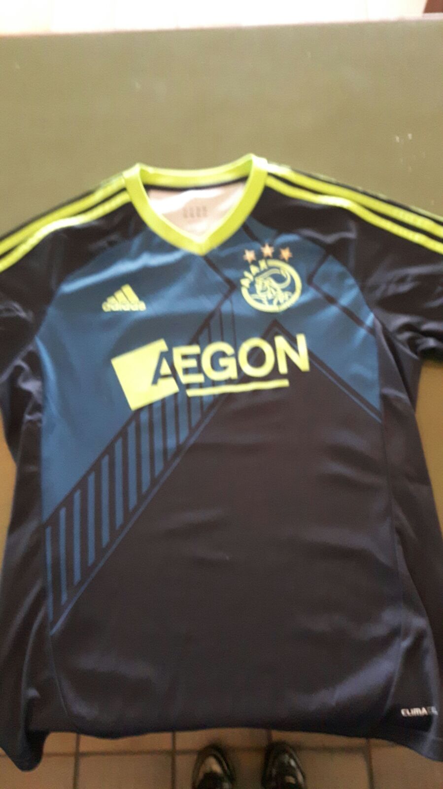 Verscheidenheid premie pakket Ajax shirt gevonden
